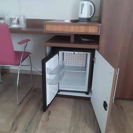 Aura'S West Accommodation Private Parking In Front Yard Bucarest Extérieur photo