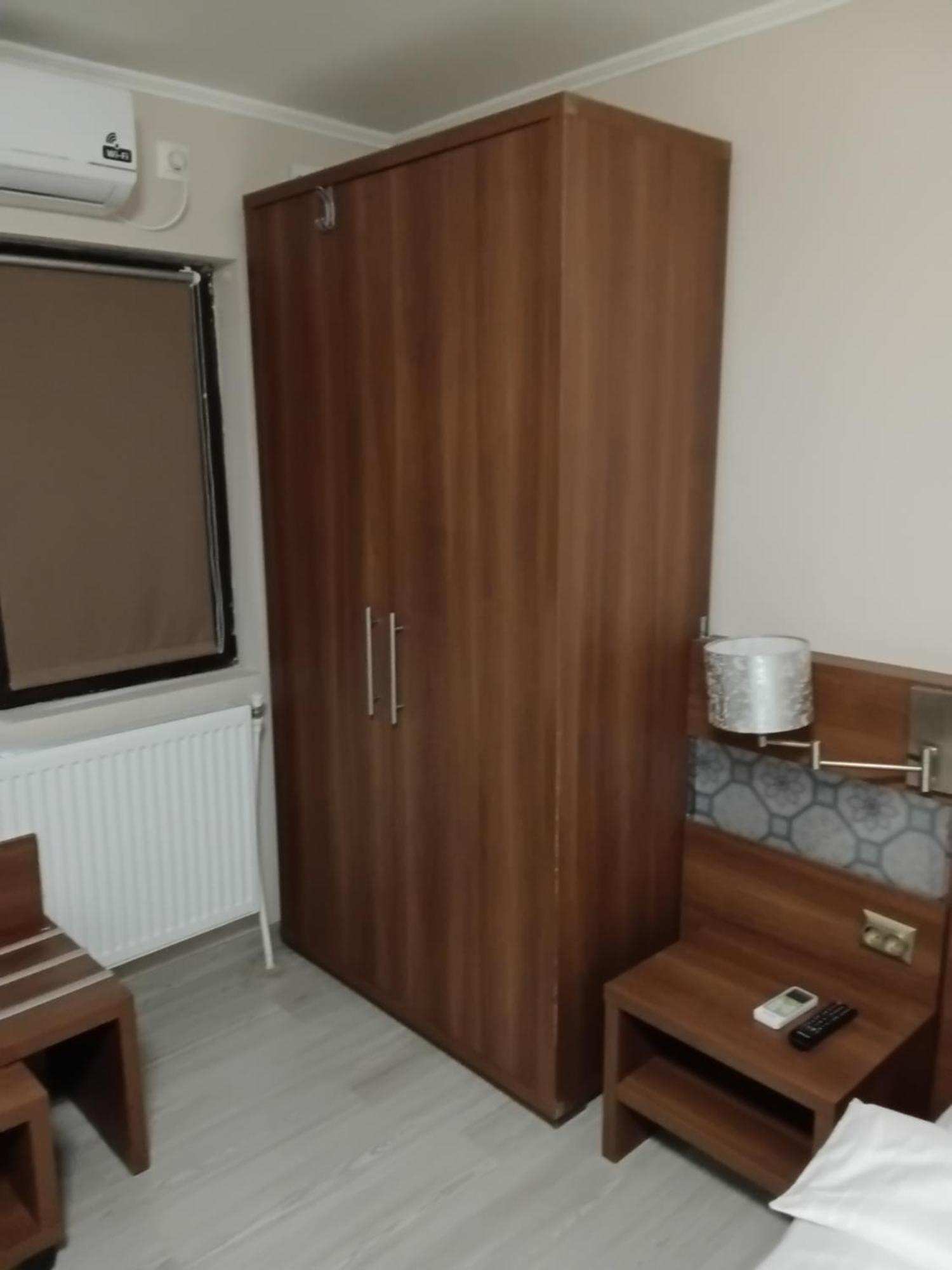 Aura'S West Accommodation Private Parking In Front Yard Bucarest Extérieur photo