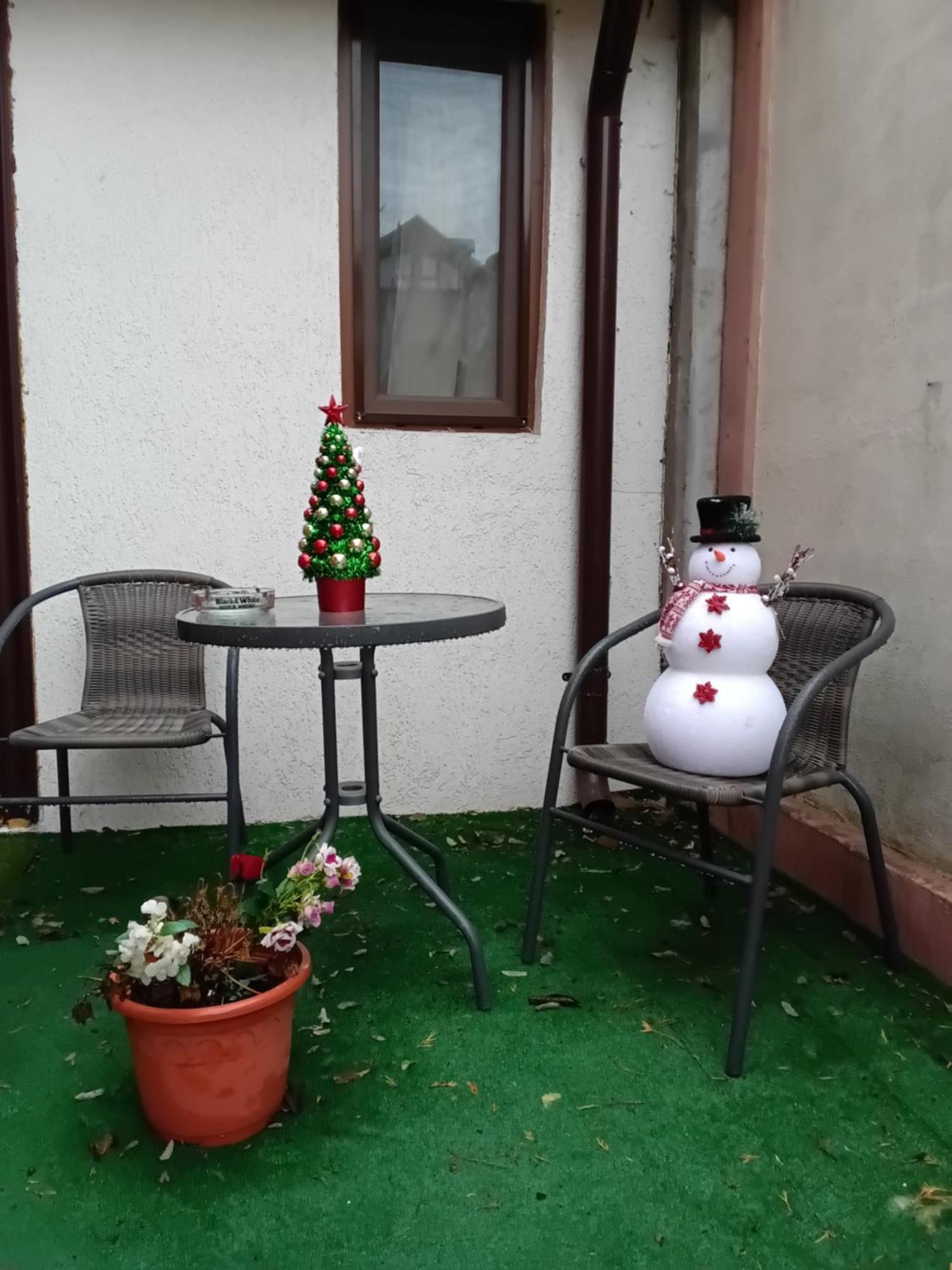 Aura'S West Accommodation Private Parking In Front Yard Bucarest Extérieur photo